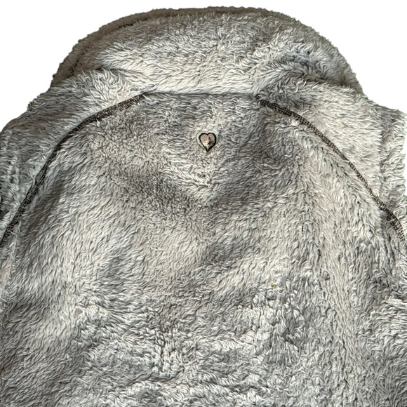 Kuhl ladies zip up soft fuzzy hooded outer ski vest size Medium - Picture 7 of 10